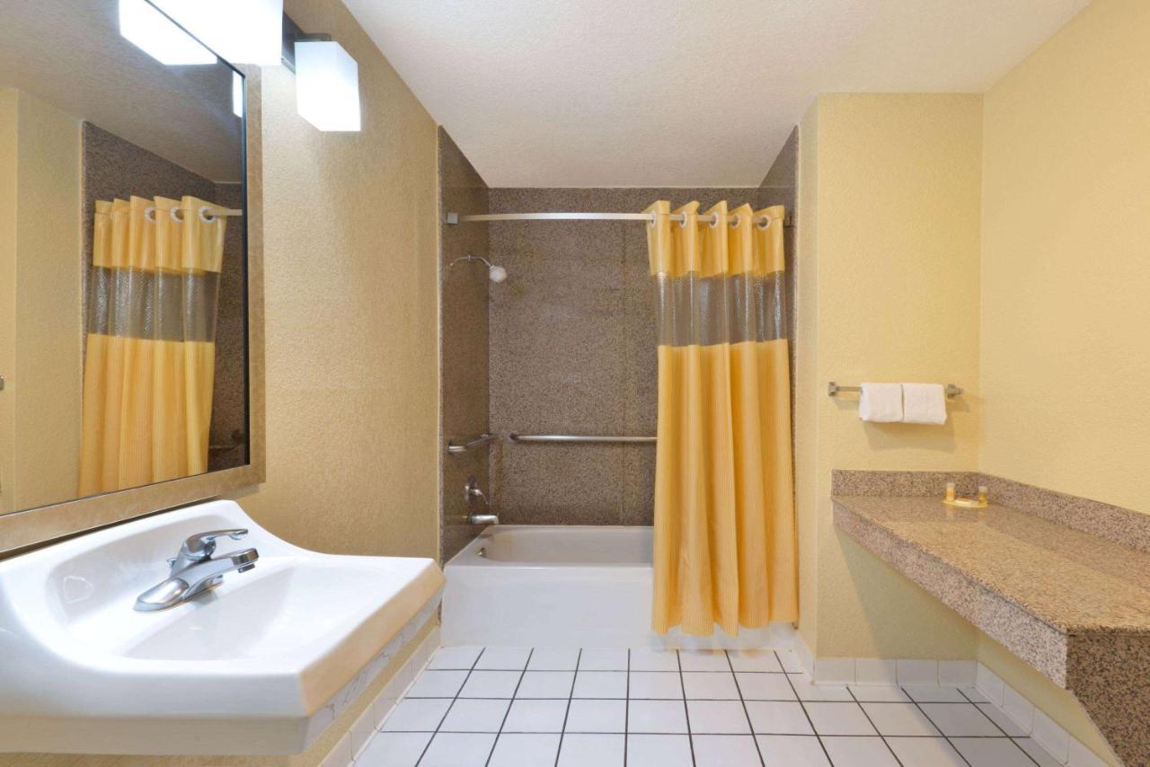 Days Inn By Wyndham Near Seaworld San Antonio Luaran gambar